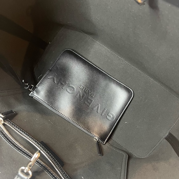 Givenchy leather tote. Black - Picture 6 of 6